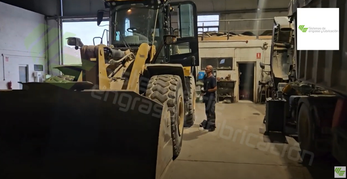 REPARACIÓN ENGRASE AUTOMATICO EN PALA CATERPILLAR 950M portada